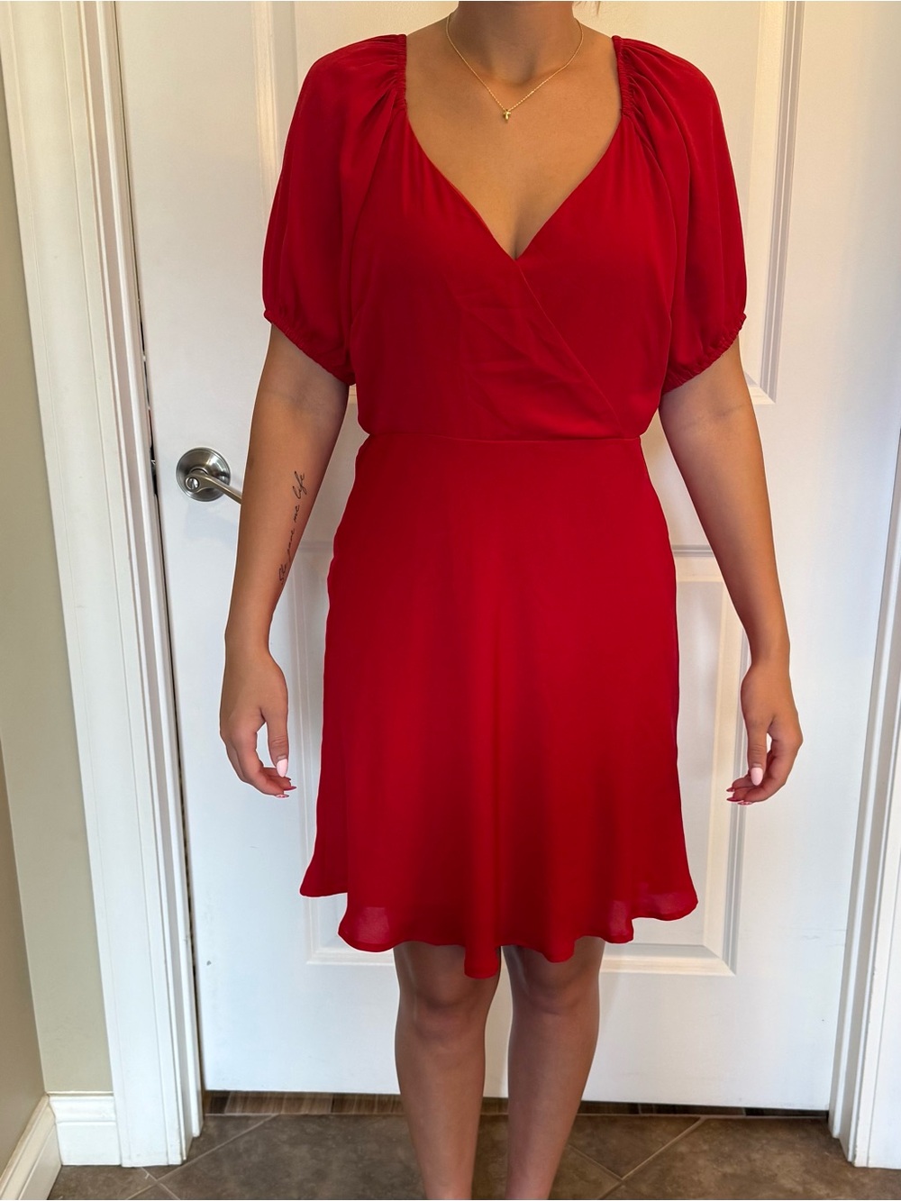 Gilli Red V-Neck Short Sleeve Mini Dress